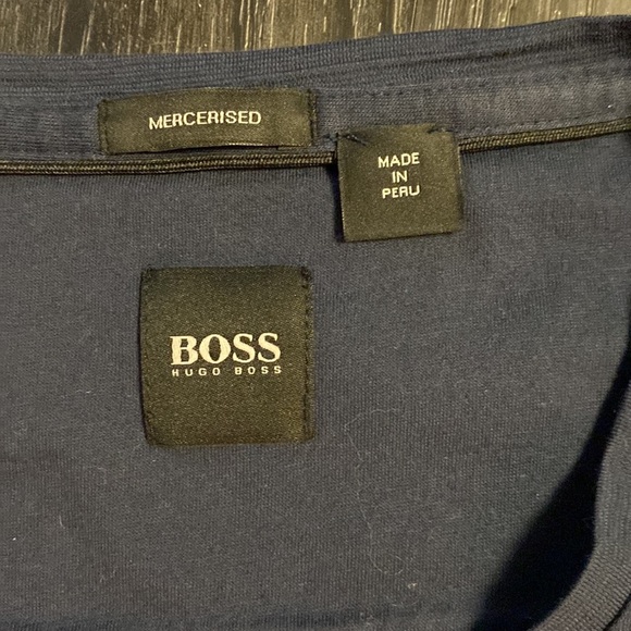 🍍HUGO BOSS V NECK T SHIRT🍍SIZE MEDIUM 🍍M-1 - Picture 2 of 3